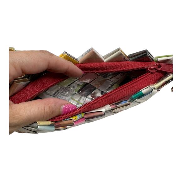 ECOIST Woven Wrappers Recycled Magazine Zippered Wristlet Clutch Purse - Picture 3 of 10